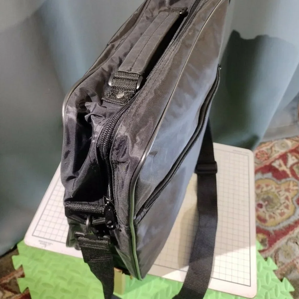 Men's travel Messenger Bag - NEW